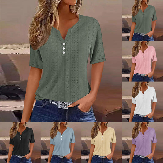 Chemise à manches courtes pour femmes avec détails de boutons et fine structure en mailles plongeantes Chic und Stil