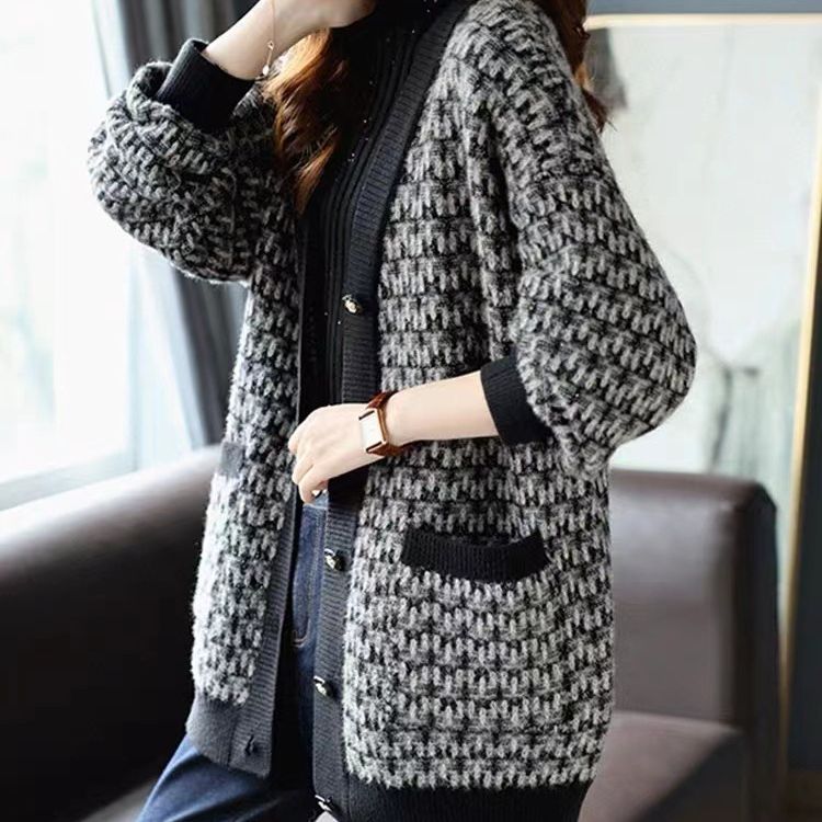 Dame cardigan au design graphique moderne Chic und Stil