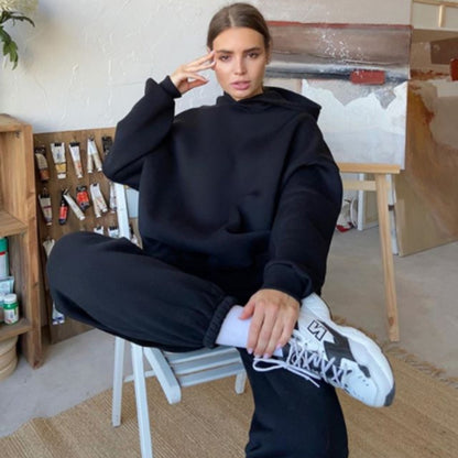 Comfortable women’s hoodie set and chic jogging pants