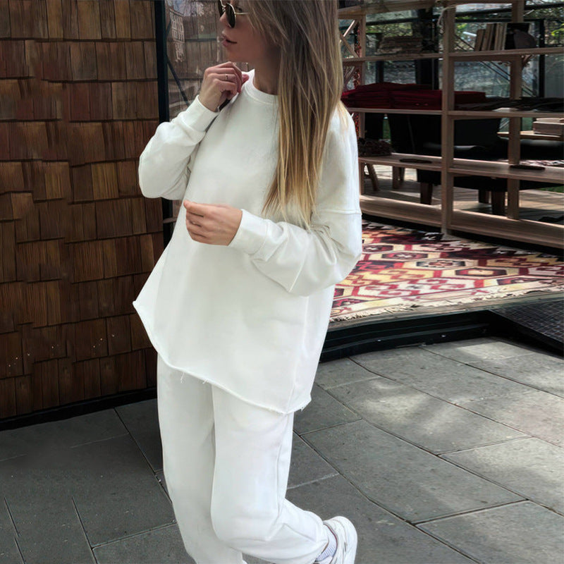 Women Comfortable oversized sweatshirt and chic lounge pants