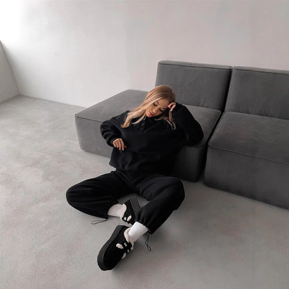 Casual sportswear for women with loose pants and chic collar Chic and Style