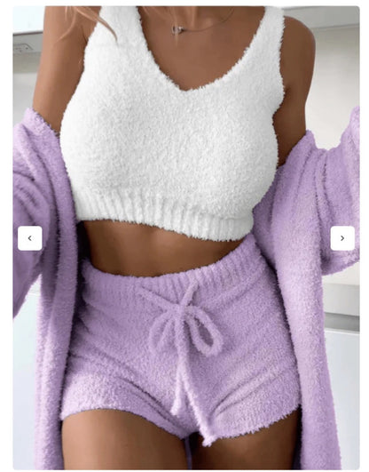 Femmes ensemble lounge douillet avec crop top et shorts Chic und Stil