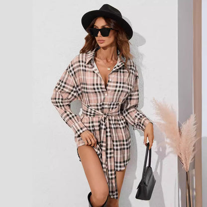 Robe chemise à carreaux pour femmes avec ceinture à la taille Chic und Stil