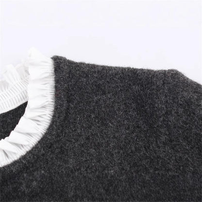 Short women's jacket with ruffles and button details Chic und Stil