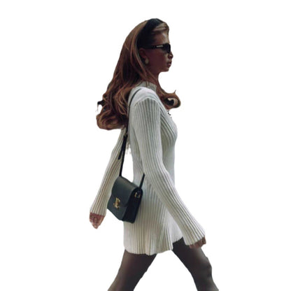 Robe en tricot pour femmes avec un design structuré et une coupe haute Chic und Stil