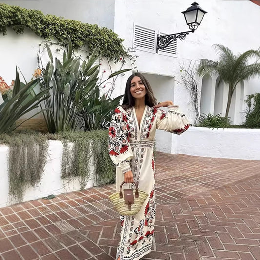 Robe maxi femme avec broderies florales et élégant décolleté en V Chic und Stil