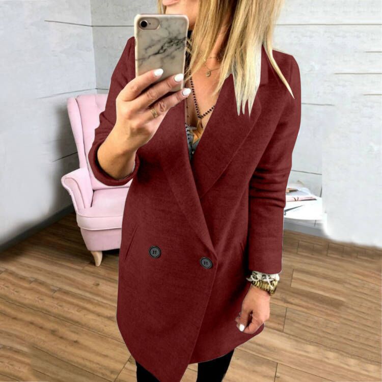 Coat for women, at the waist, oversized with an elegant lapel and practical pockets Chic and Style