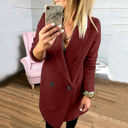 Coat for women, at the waist, oversized with an elegant lapel and practical pockets Chic and Style