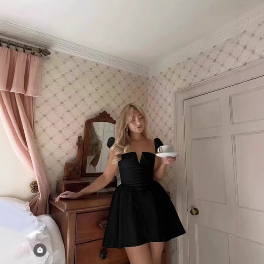 Robe à manches bouffantes pour femmes avec une silhouette cintrée et un ourlet à volants élégant Chic und Stil