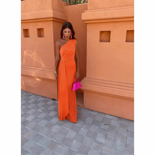 Robe maxi pour femmes avec design de manches asymétriques et drapé élégant Chic und Stil