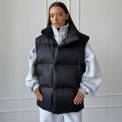 Chic and Stil quilted vest for women with a high collar and pockets