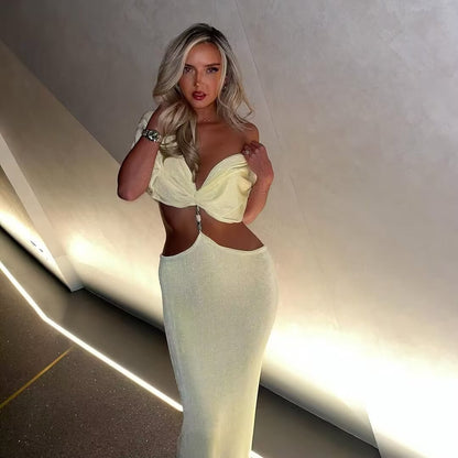 Robe maxi femme avec une découpe séduisante et des détails de volants élégants Chic und Stil