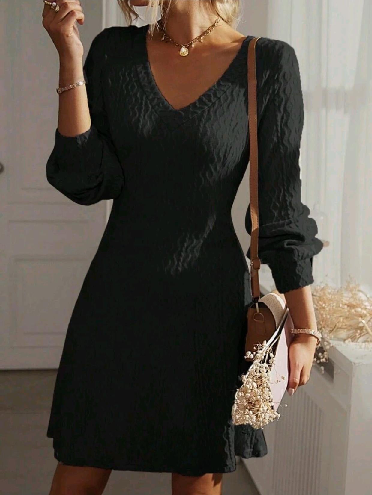 Robe portefeuille pour femmes avec motif structuré et décolleté en V Chic und Stil