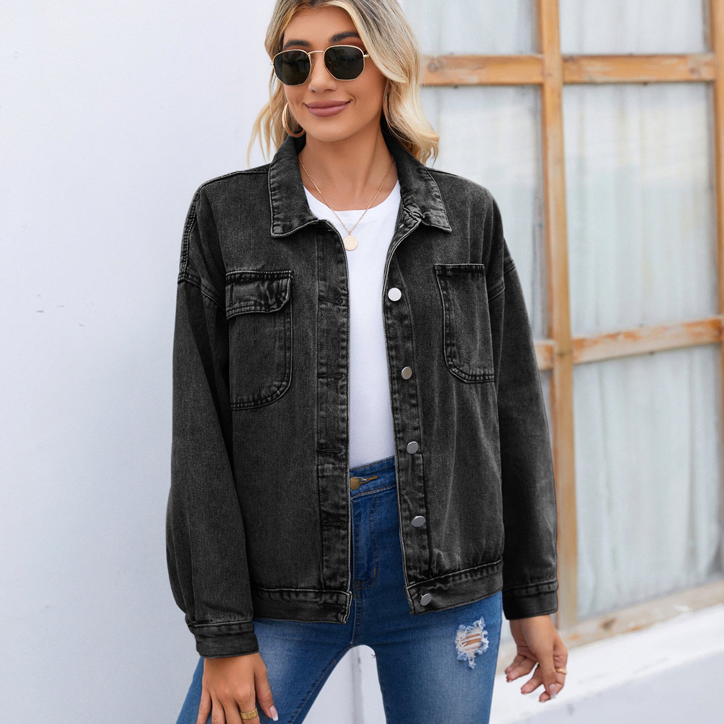 Veste en denim pour dames avec un motif léopard stylé et des poches pratiques Chic und Stil