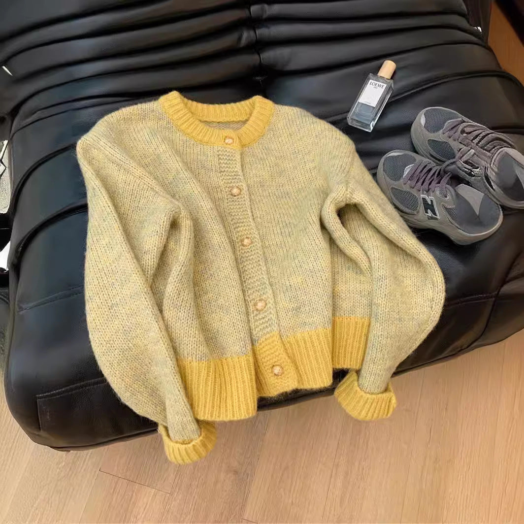 Cardigan tricoté pour dames avec des boutons décoratifs en perles Chic und Stil