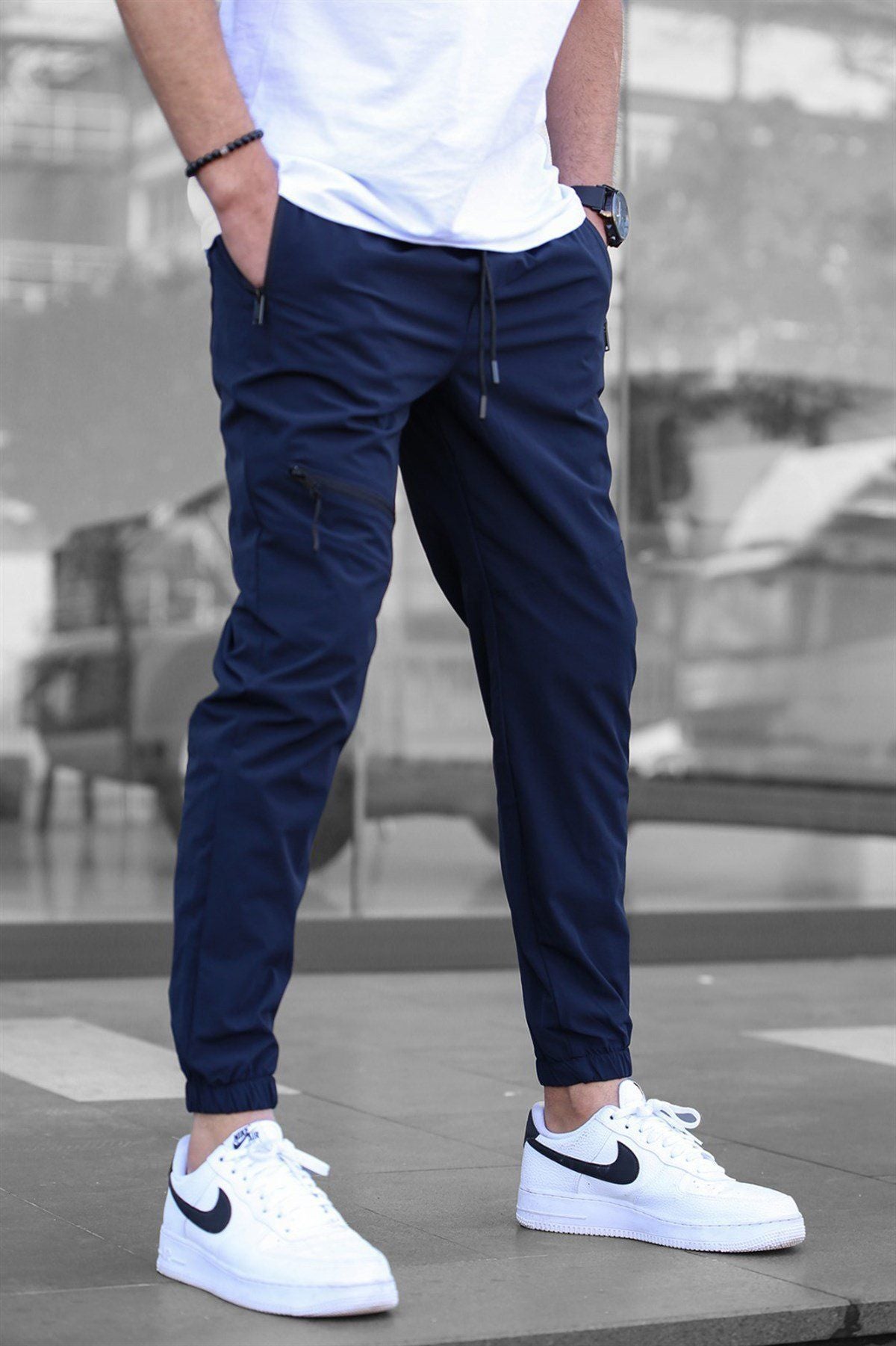 Light sporty pants for men with side zip pockets Chic and Style