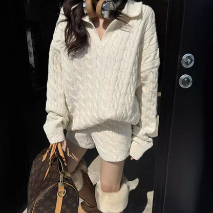Pull en tricot pour femmes avec motif en torsade tendance et décolleté V profond Chic und Stil