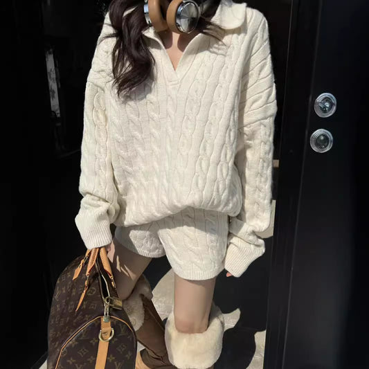 Pull en tricot pour femmes avec motif en torsade tendance et décolleté V profond Chic und Stil