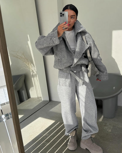 Ensemble de pull cropped confortable pour femmes en matériau doux avec col à fermeture zippée Chic und Stil