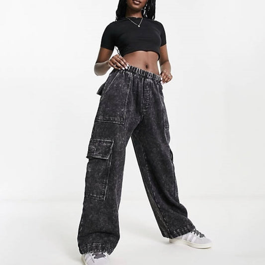 Wide cargo pants for ladies with practical pockets Chic and Style