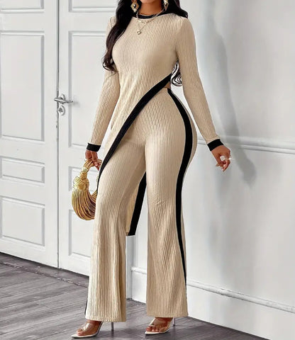 Combinaison décontractée pour femmes en tissu texturé avec des détails contrastants Chic und Stil