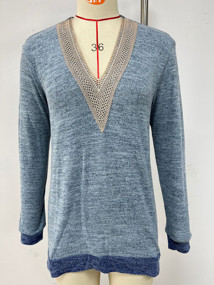 Pull en viscose pour femmes avec un décolleté en V ludique et de délicats accents en crochet Chic und Stil
