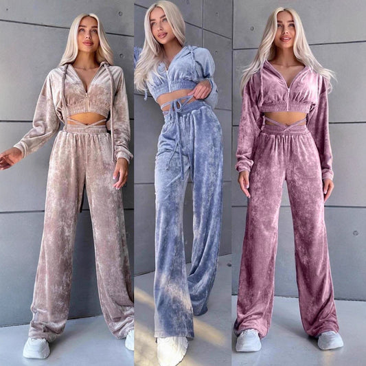 Sporty velvet loungewear set for women with cropped top and wide legs Chic and Style