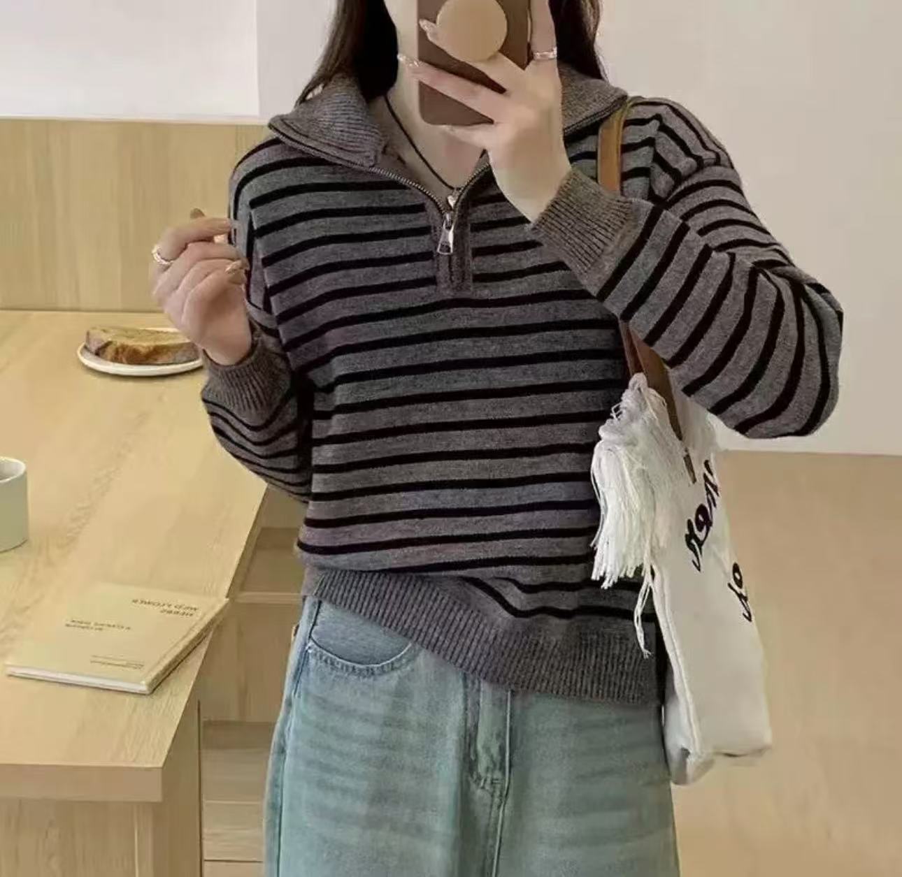 Pull en tricot pour femmes avec courte fermeture éclair et motif rayé tendance Chic und Stil