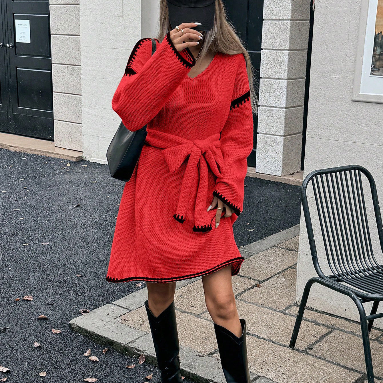 Robe tricotée pour femmes avec ceinture et détails contrastés Chic und Stil