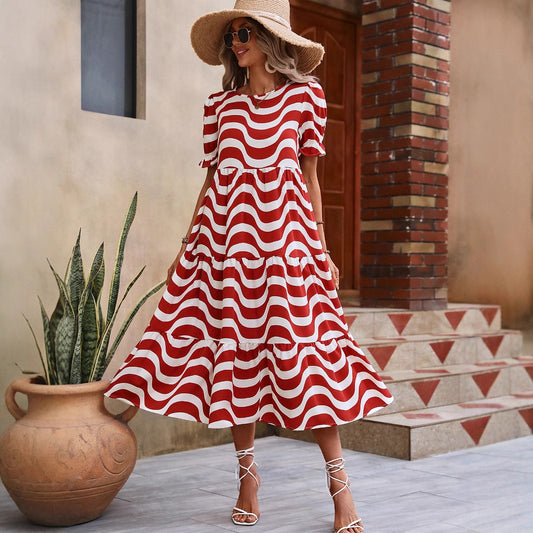 Robe midi d'été pour femmes avec motif de vagues et détails en volants Chic und Stil