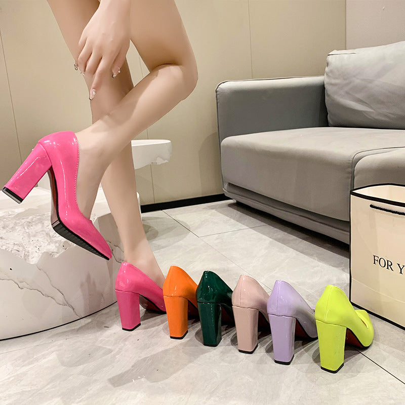 Chaussures à talons en dentelle pour femmes avec un bloc confortable et une finition brillante Chic und Stil