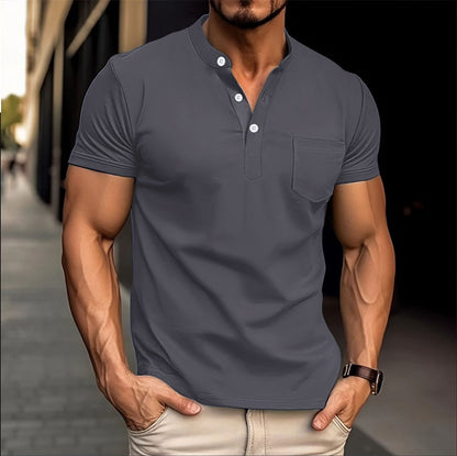 Polo pour hommes avec un col moderne et des détails de boutons Chic und Stil