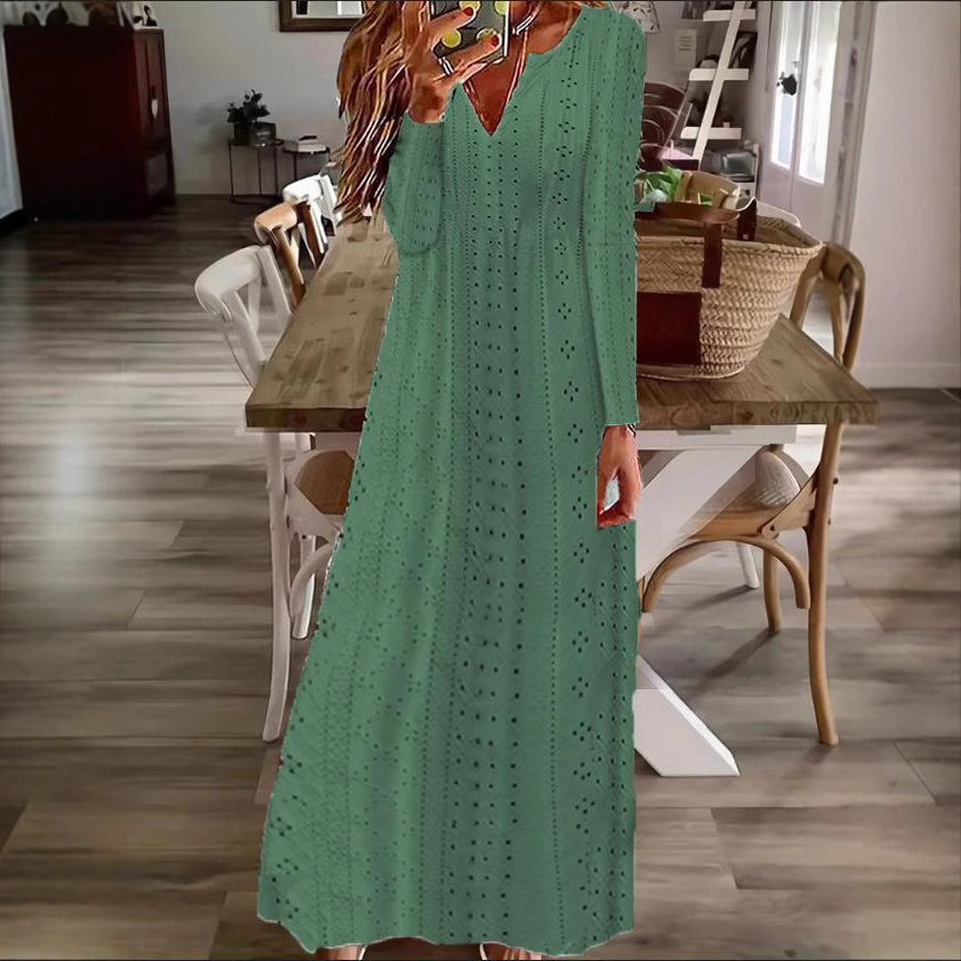 Robe maxi pour dames avec un motif en dentelle délicate et décolleté en V Chic und Stil