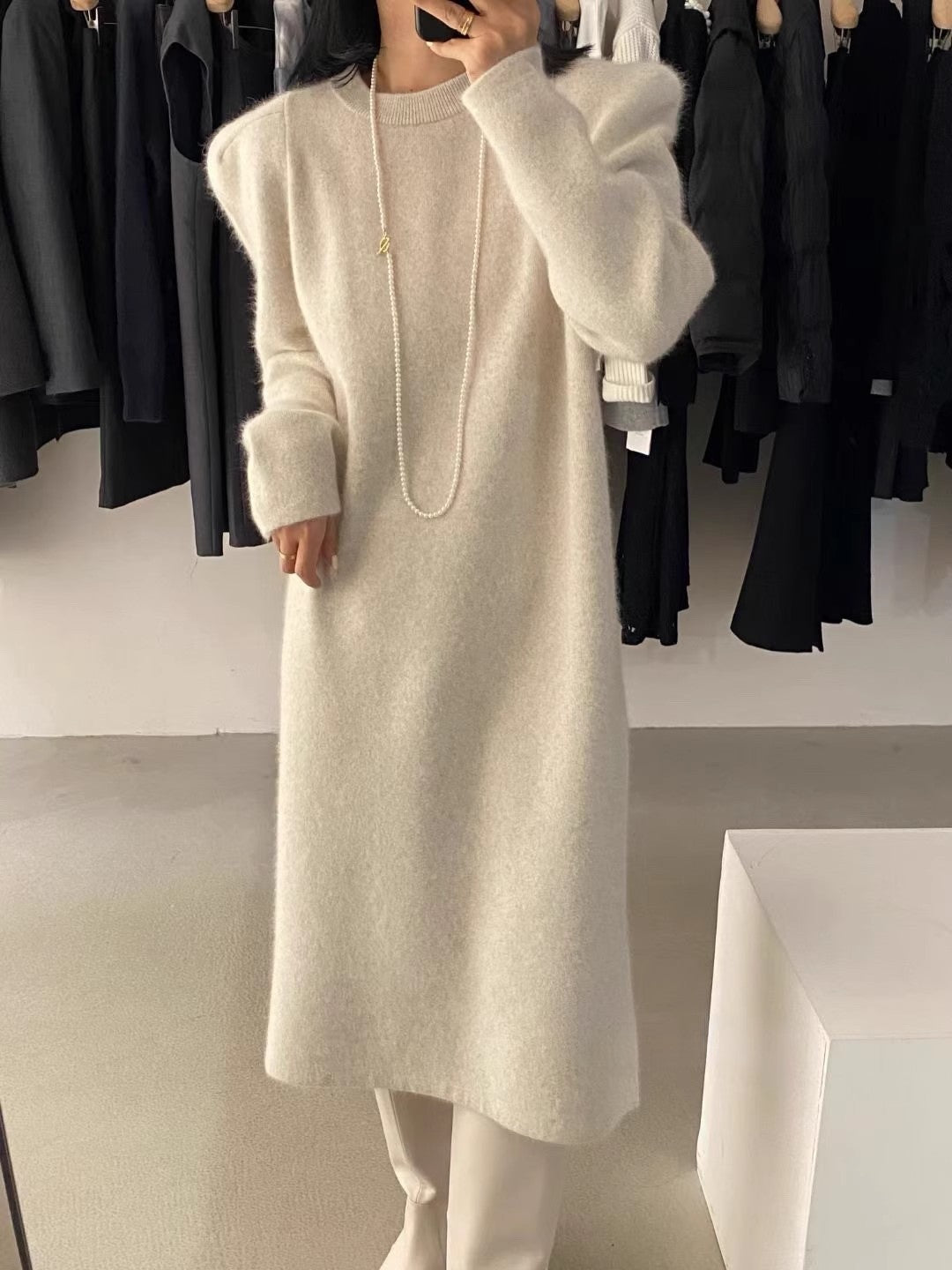 Robe en tricot élégante pour femmes avec des manches bouffantes et un col rond Chic und Stil