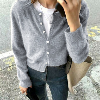 Cardigan douillet pour femmes avec une fine structure tricotée et un design boutonnable Chic und Stil