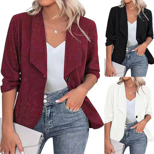Veste blazer scintillante pour femmes avec une silhouette féminine et un élégant revers Chic und Stil