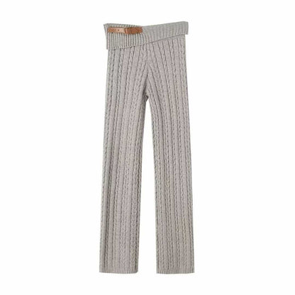 Comfortable knit pants for women with an elegant belt Chic und Stil