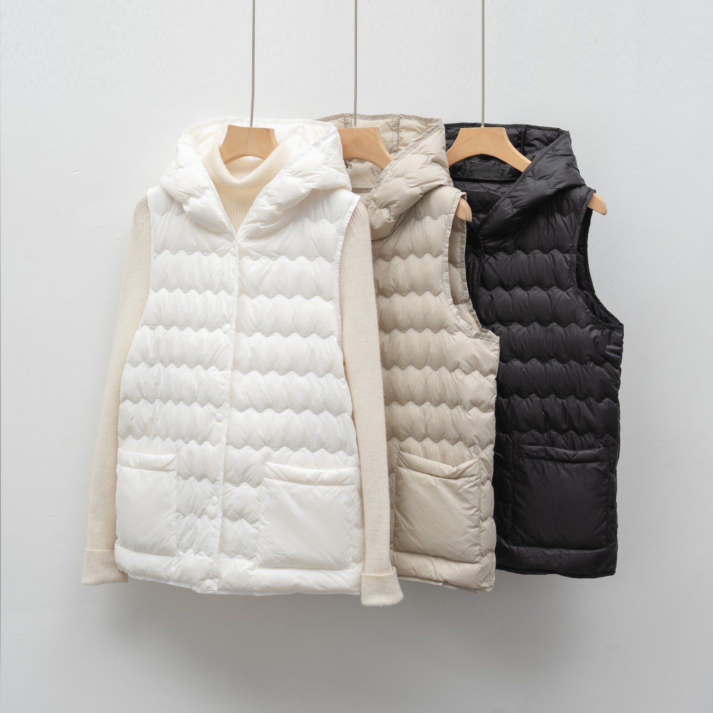 Dames gilet matelassé avec capuche Chic und Stil