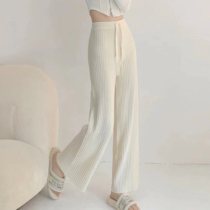 Chic and Style women's pleated high-waisted pants with elastic waistband