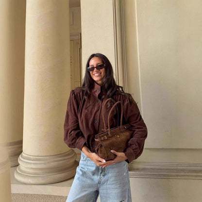 Chemisier oversize pour femmes avec un design plissé chic et des détails de boutons élégants Chic und Stil