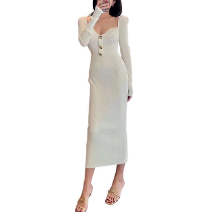 Robe tricot pour femmes avec décolleté en V profond et élégants détails de boutons Chic und Stil