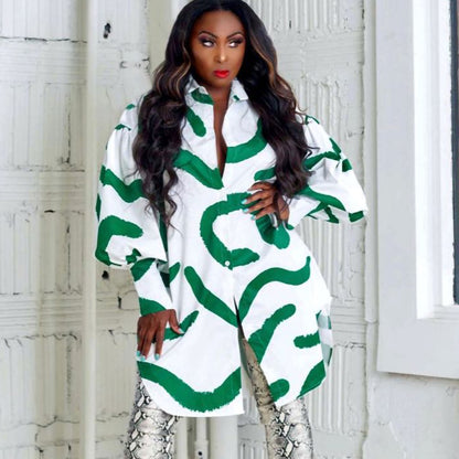 Robe chemise tendance pour femmes avec un motif accrocheur et des manches volantes Chic und Stil