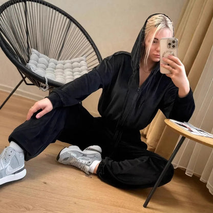 Ladies casual hoodie with high waist and matching leisure pants Chic and Style