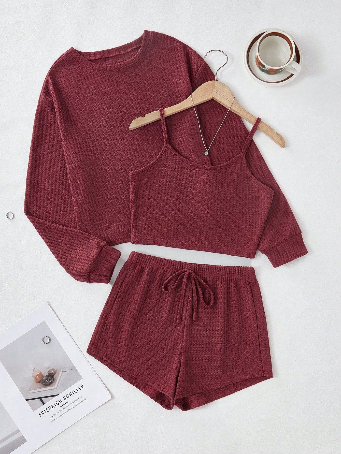 Ensemble de pyjama décontracté pour femmes avec haut court et shorts Chic und Stil