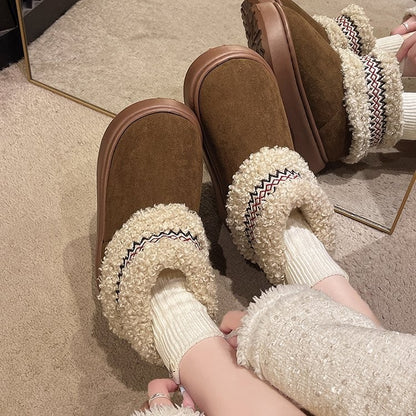Chaussons confortables pour femmes avec doublure douce et accents tendance Chic und Stil