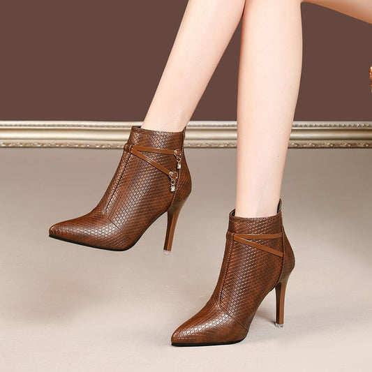 Bottes ankle élégantes pour femmes avec une tige texturée et des accents à la mode Chic und Stil