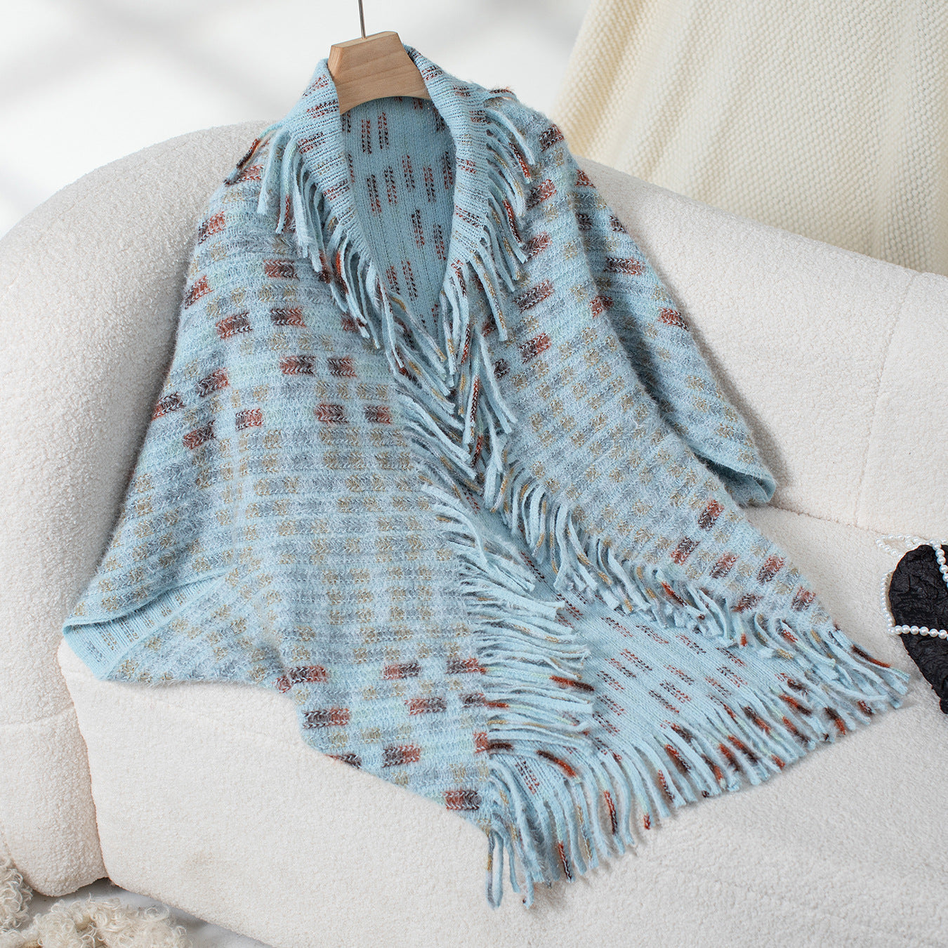 Dames élégant poncho avec des détails frangés et un motif à carreaux moderne Chic und Stil