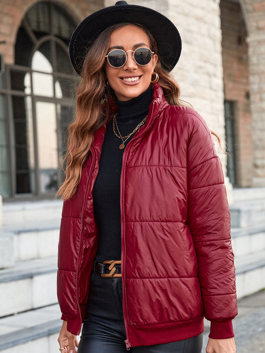 Elegant women's quilted jacket with high collar and modern pockets Chic and Style