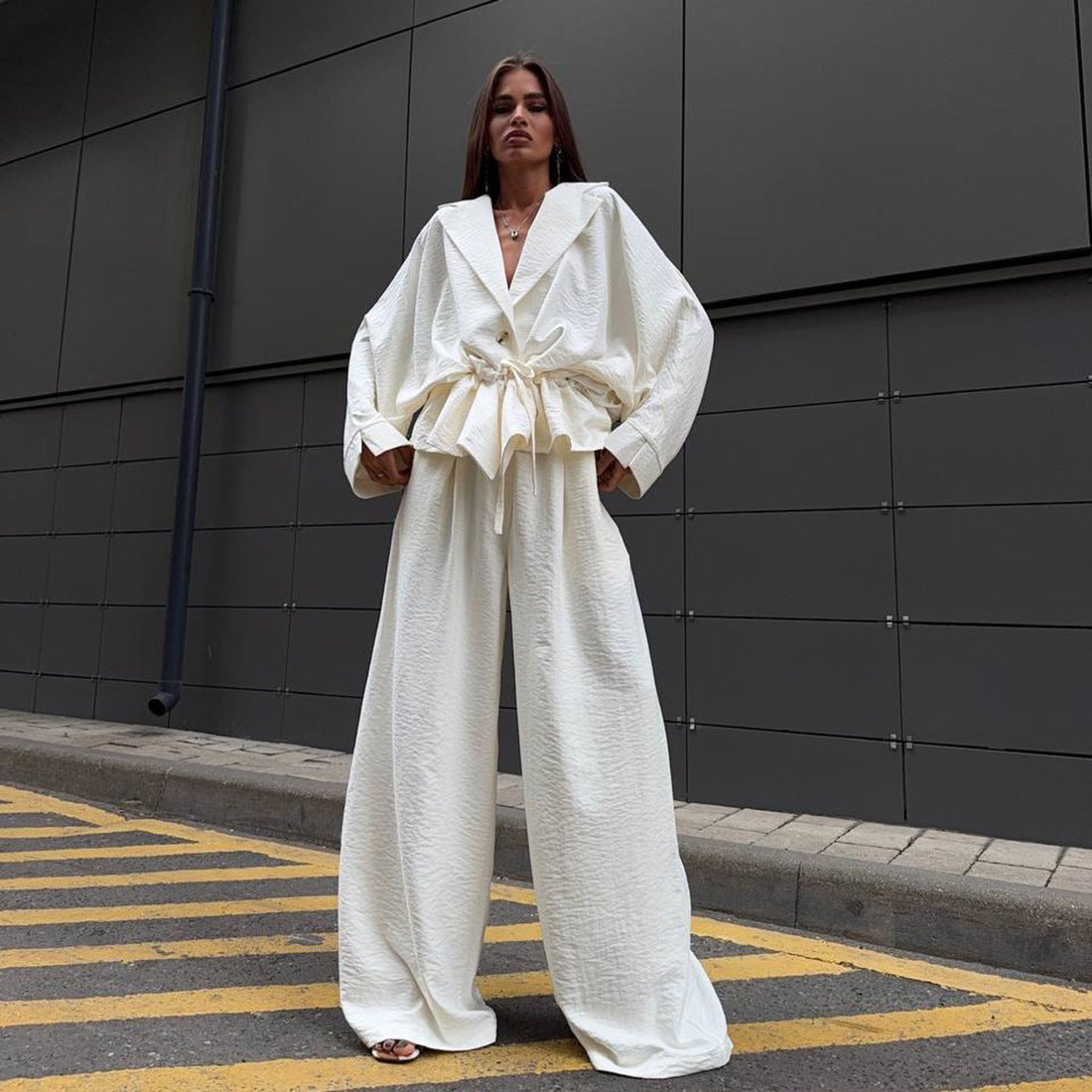 Combinaison de jumpsuit à la mode pour femmes avec coupe large et ceinture cintrée Chic und Stil