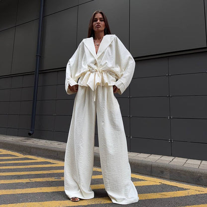 Combinaison de jumpsuit à la mode pour femmes avec coupe large et ceinture cintrée Chic und Stil